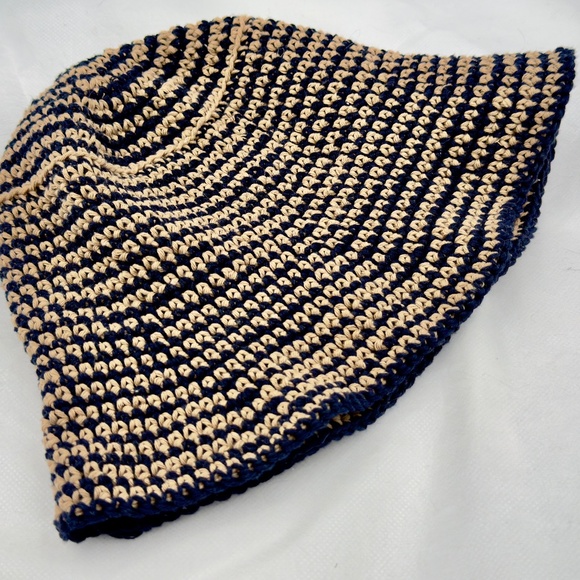 Hand crochet bucket hat - sz XS - S  Unisex - Picture 1 of 7